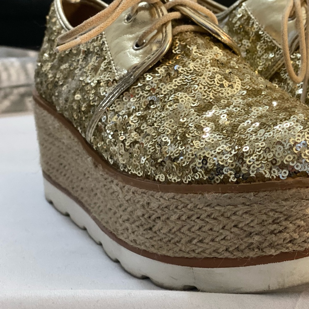 Shoes - Picture 3 of 4